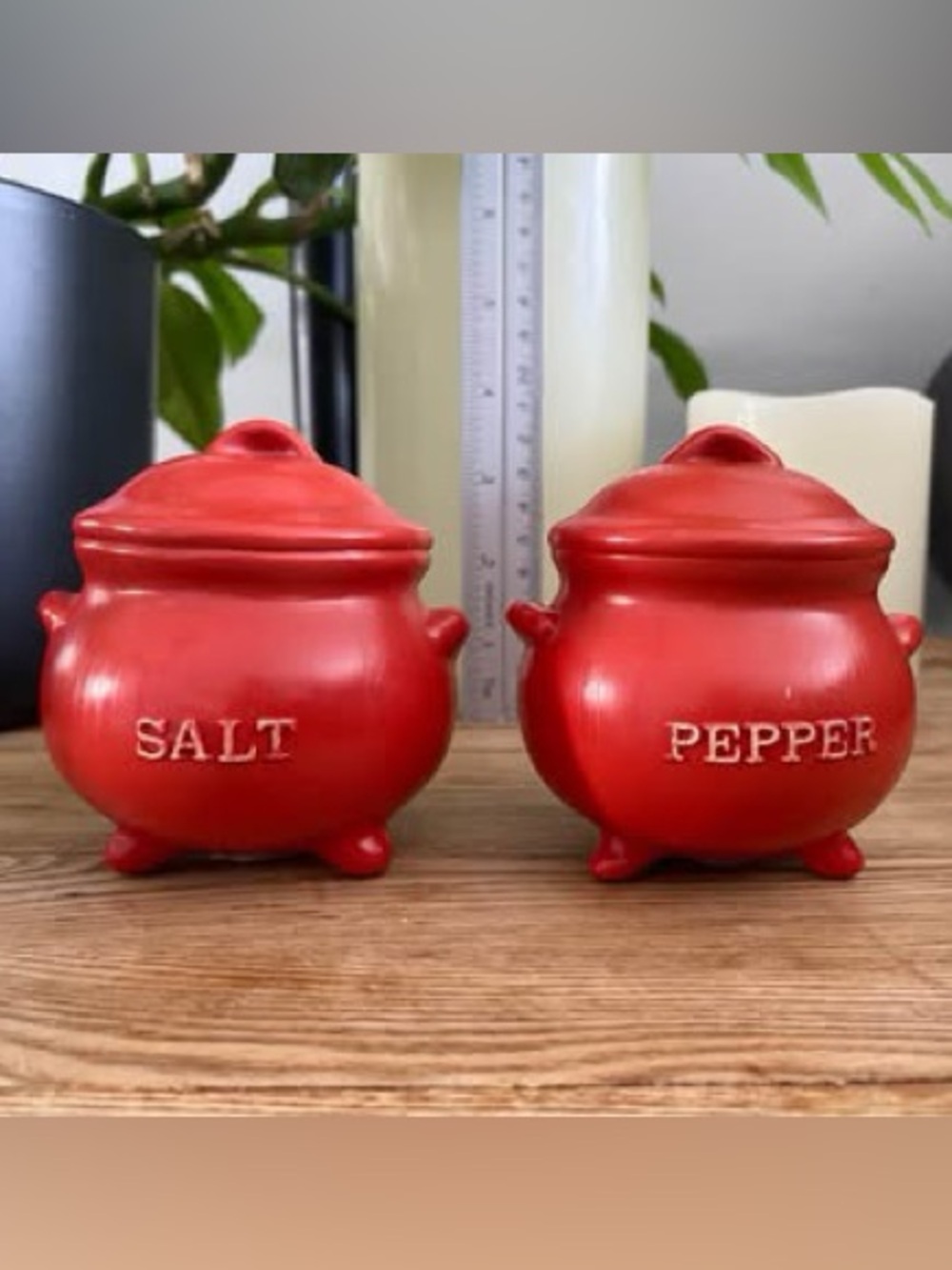 Vintage Red Cauldron Salt and Pepper Shakers Set Retro Plastic Mini Pot Belly